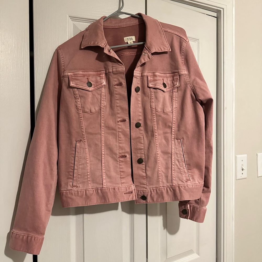 Stretchy mauve women’s jacket. Size M. NWOT.